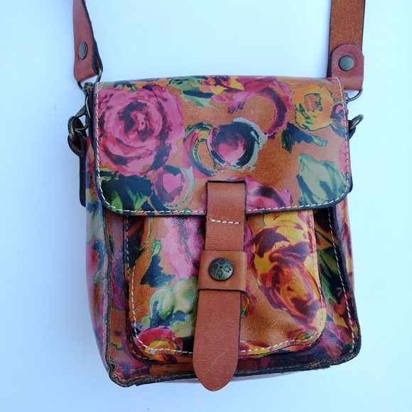 Patricia Nash Handbags - Patricia Nash Floral Rose Print Cross-body Bag